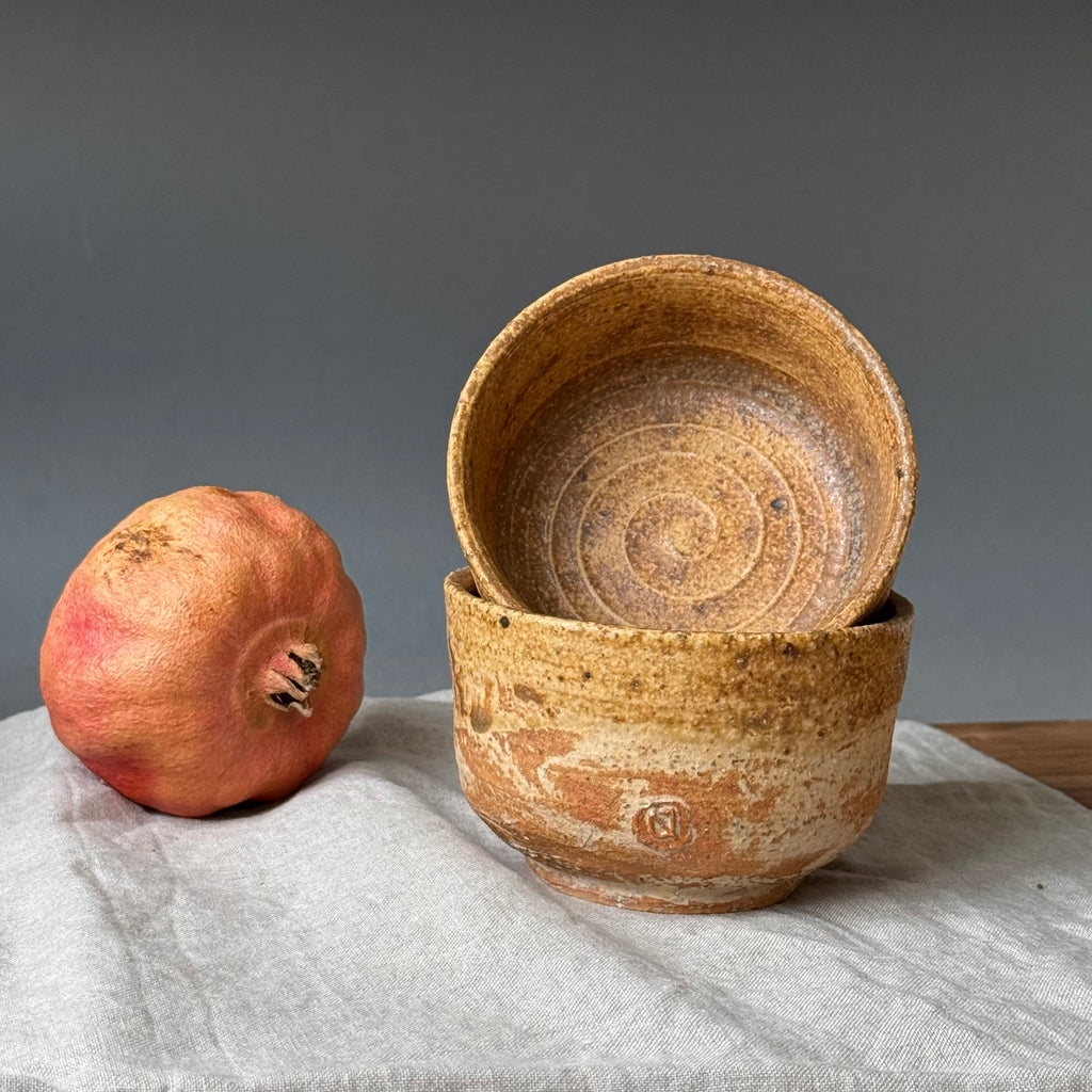 Czarka matchachawan - szkliwo popiołowe - „rdza”