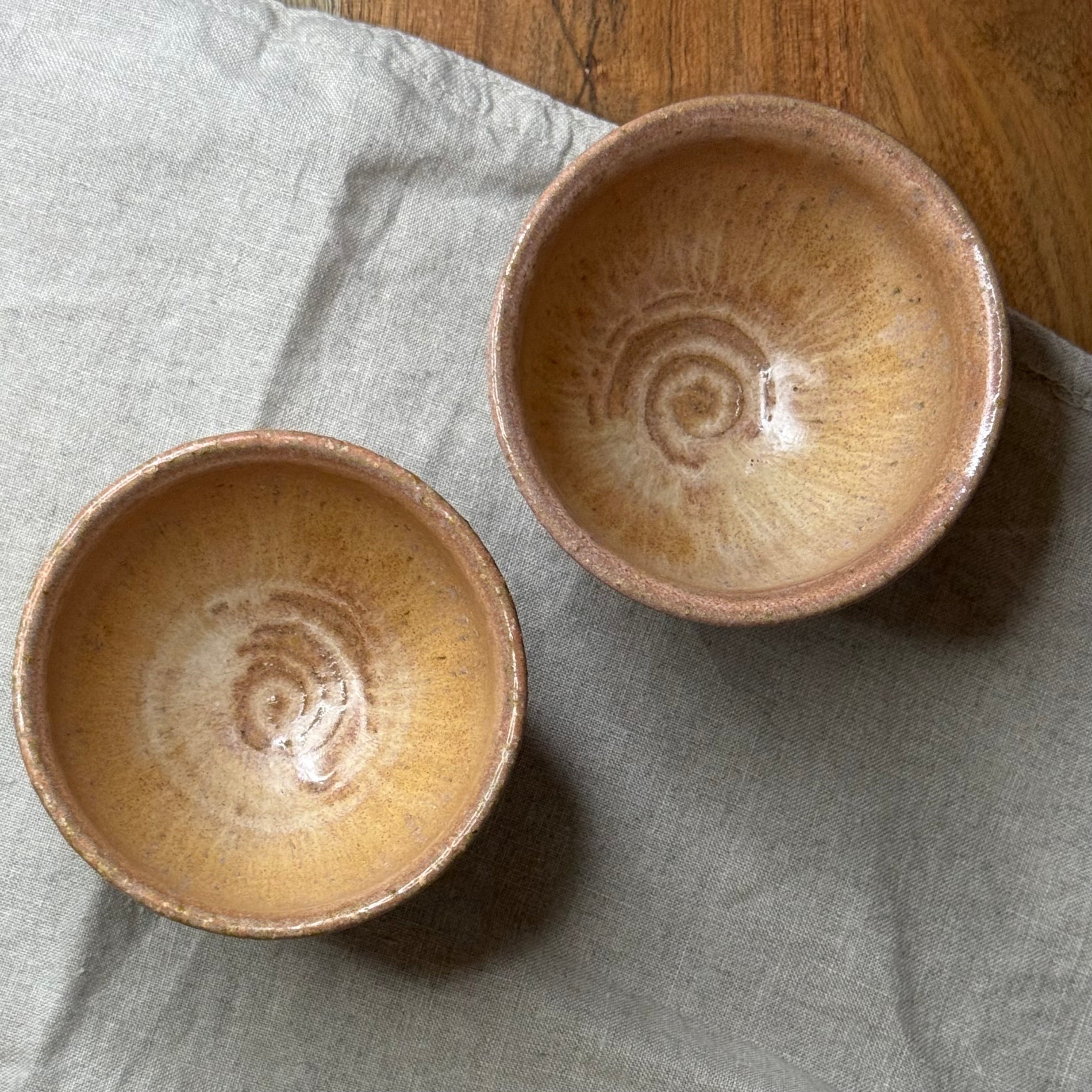 Czarki herbaciane w kolorze „kimczi”