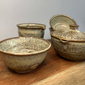 Ręcznie wykonany zestaw do herbaty japońskiej shiboridashi , gaiwan i czarki w stylu wabi-sabi