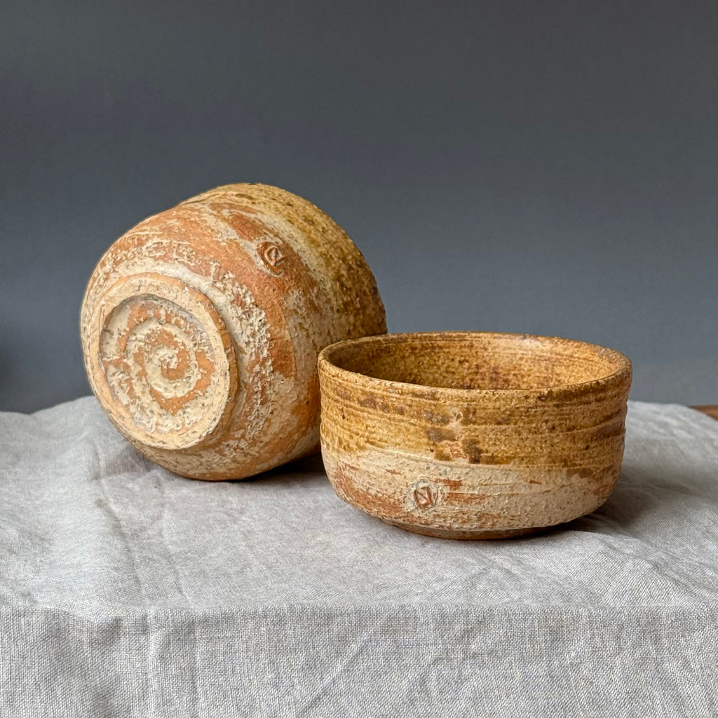 Czarka matchachawan - szkliwo popiołowe - „rdza”