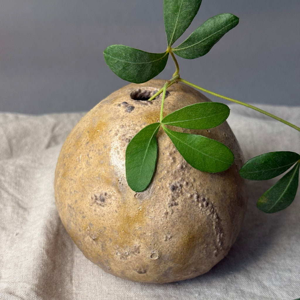 Wazonik w stylu wabi sabi