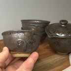 Czarki do herbaty japońskiej – ręcznie robiona ceramika w stylu wabi-sabi