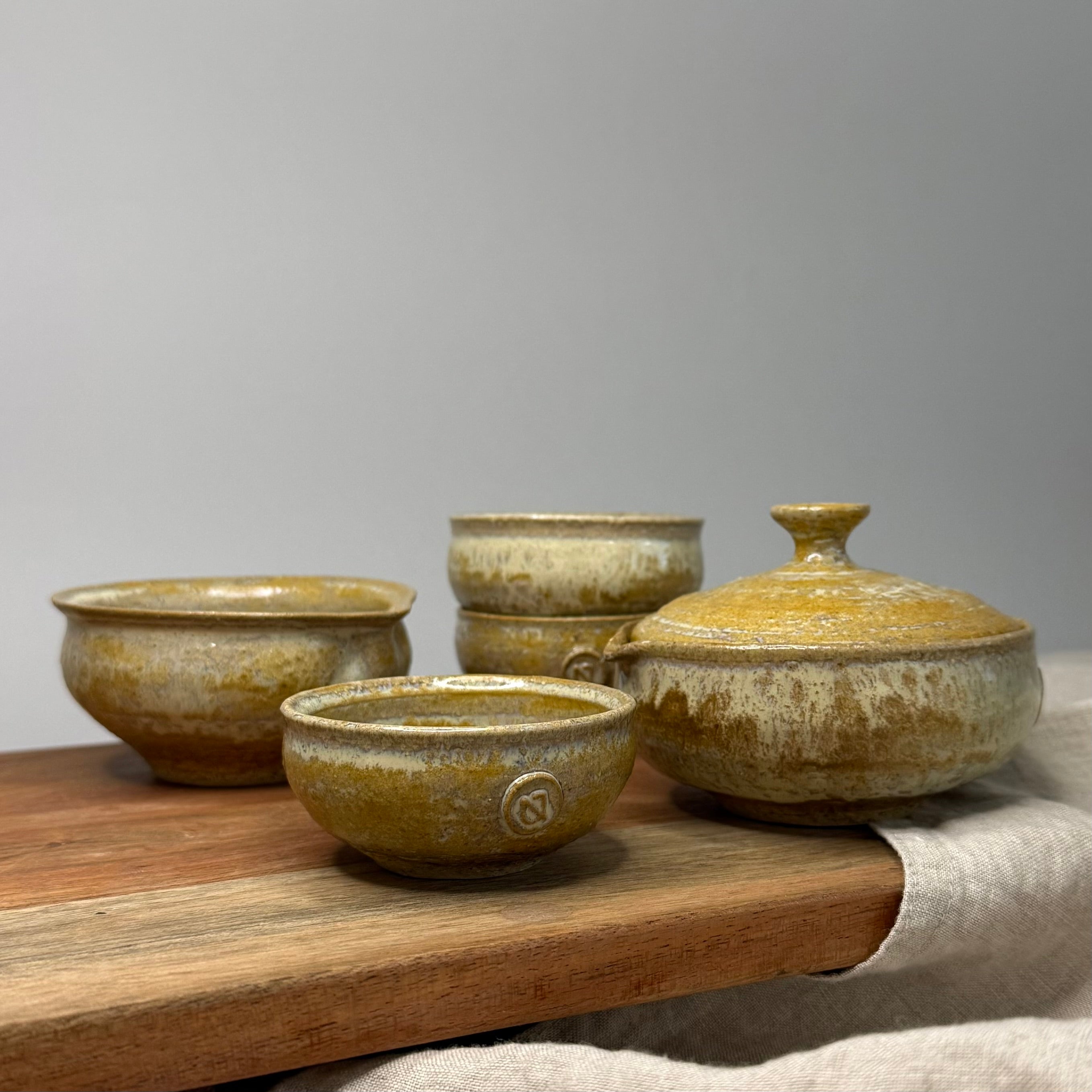 Ręcznie wykonany ceramiczny zestaw do herbaty japońskiej Shiboridashi i Gaiwan – ceramika w stylu wabi sabi