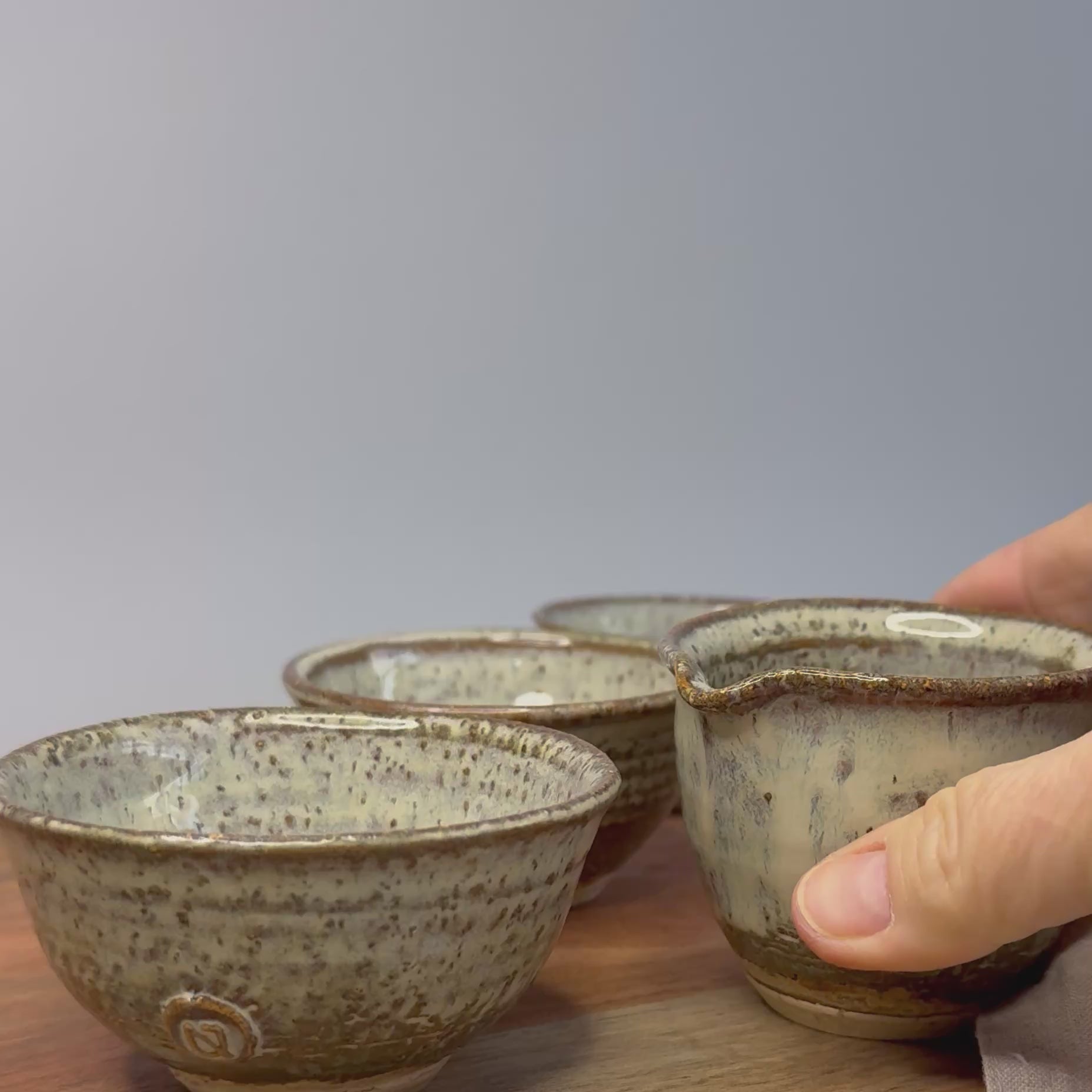 Ręcznie wykonany zestaw do herbaty japońskiej w stylu wabi-sabi – shiboridashi, gaiwan i 3 czarki